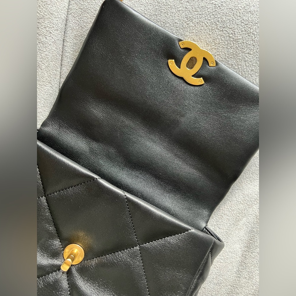 Chanel 19 medium size - Picture 4 of 9